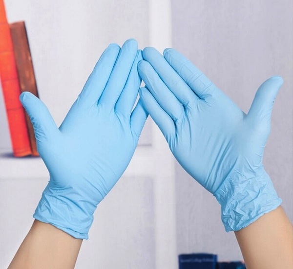 deo-gang-tay-truoc-khi-thong-tac-bon-cau